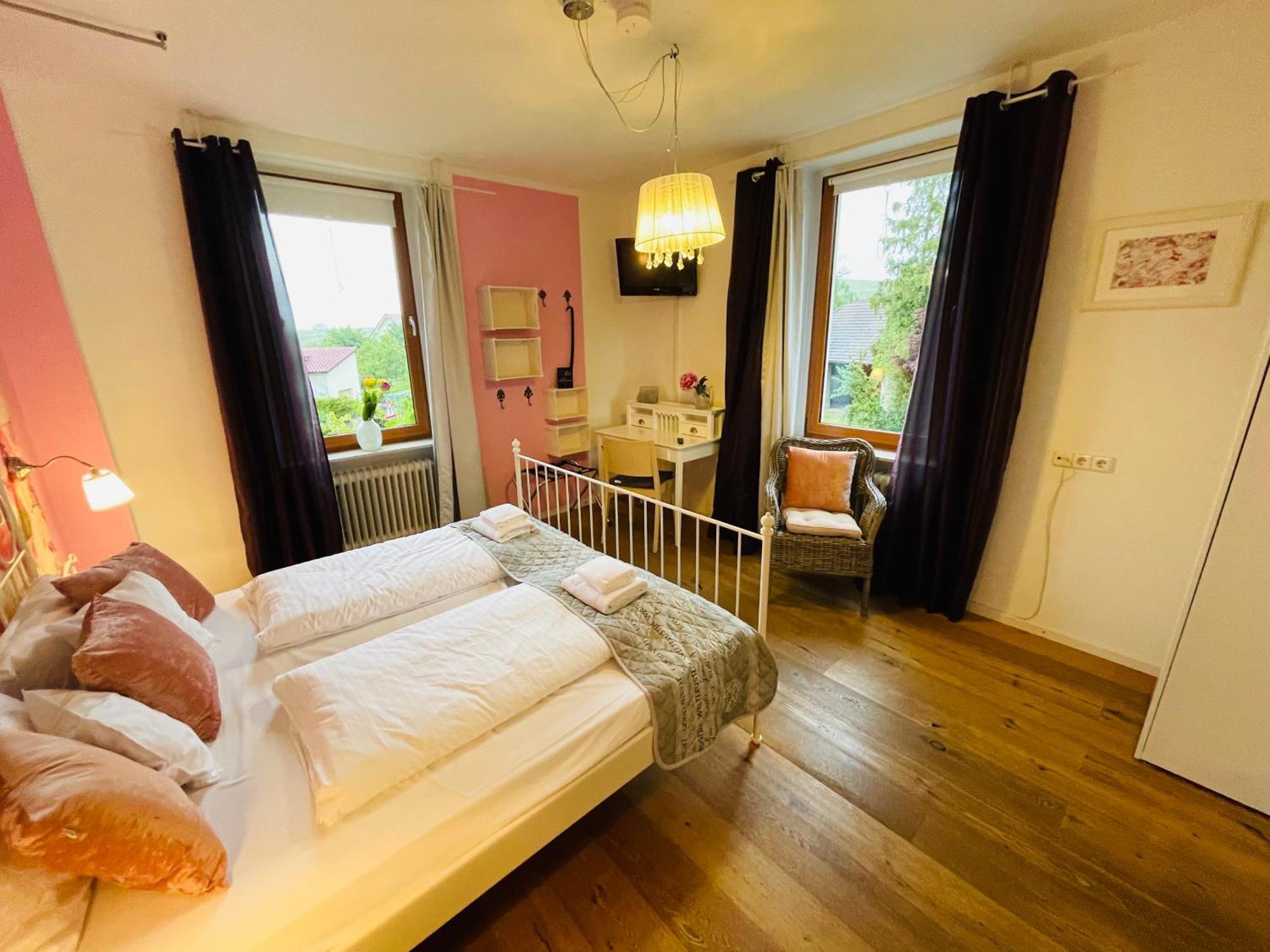 Zum Rayers Cafe-Restaurant & Boutique-Hotel Niederrotweil Room photo